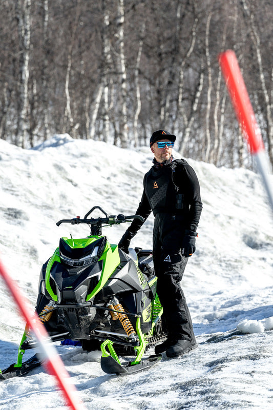 AMOQ Core Skyddsväst Svart